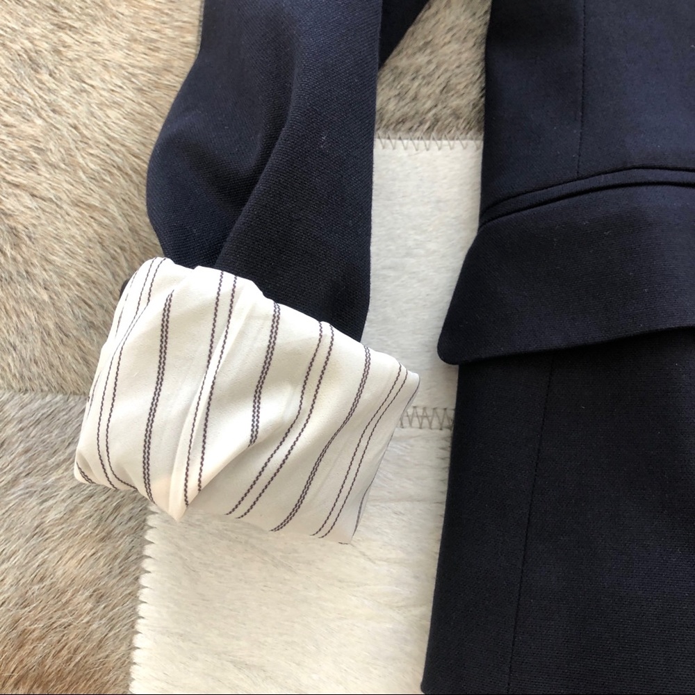 Theory fitted navy cotton blazer. Size 2. - Picture 3 of 11